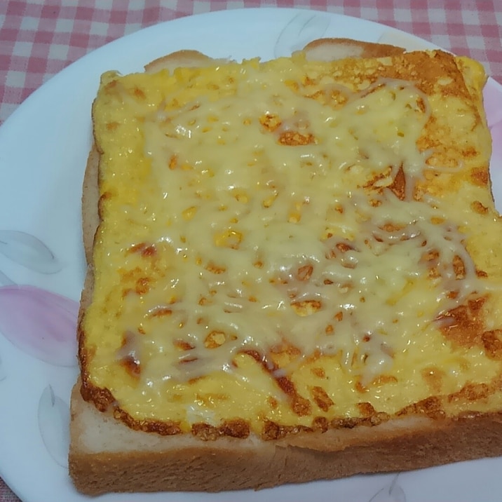 薄焼き卵とモッツァレラチーズのトースト☆
